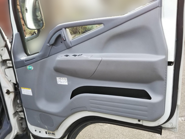 三菱ふそうキャンター平ボディ小型（2t・3t）[写真23]