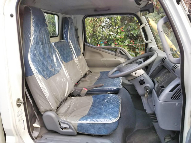 三菱ふそうキャンター平ボディ小型（2t・3t）[写真24]