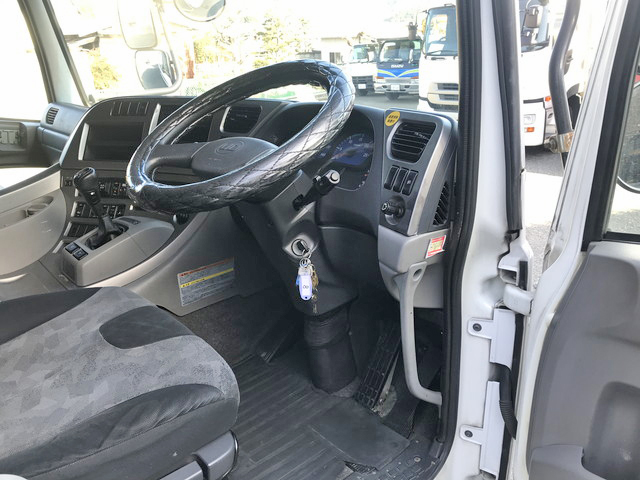 UDトラックスクオンアルミウイング大型（10t）[写真30]