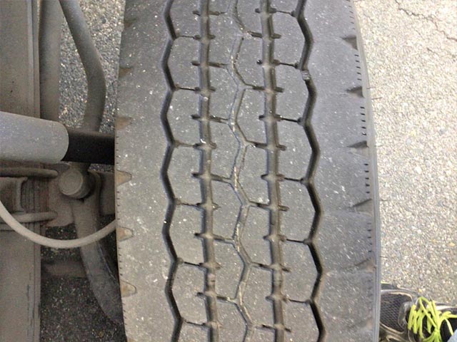 いすゞエルフ平ボディ小型（2t・3t）[写真11]