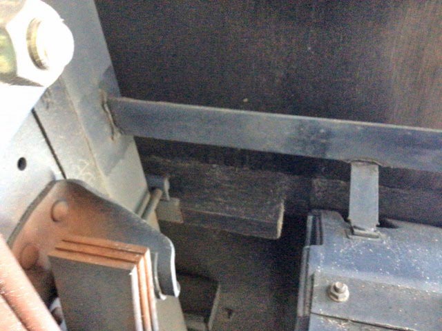 いすゞエルフ平ボディ小型（2t・3t）[写真15]