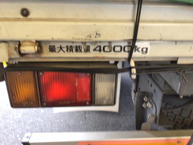 いすゞエルフ平ボディ小型（2t・3t）[写真09]