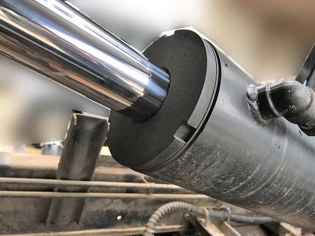 いすゞフォワードコンテナ専用車中型（4t）[写真13]