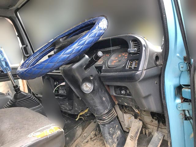いすゞフォワードコンテナ専用車中型（4t）[写真25]