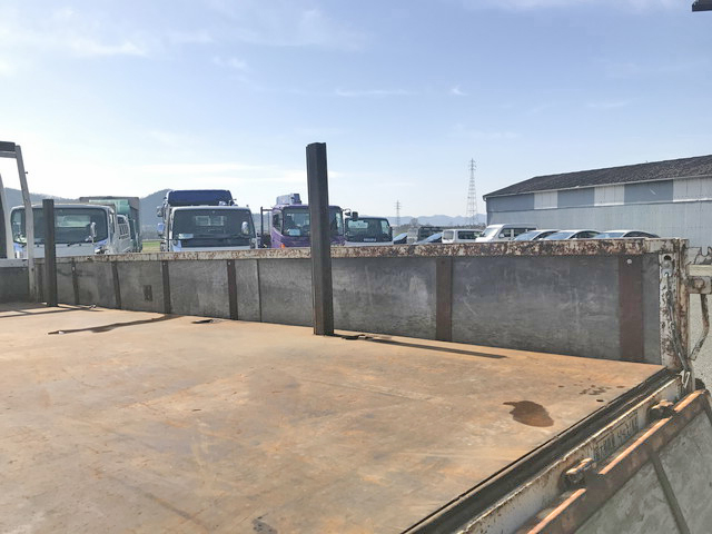 三菱ふそうキャンター平ボディ小型（2t・3t）[写真13]