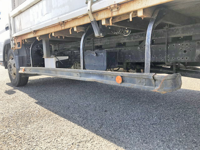 三菱ふそうキャンター平ボディ小型（2t・3t）[写真17]