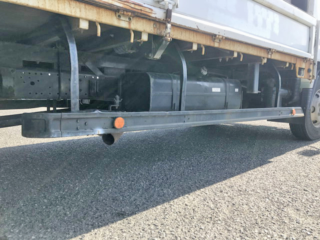 三菱ふそうキャンター平ボディ小型（2t・3t）[写真18]