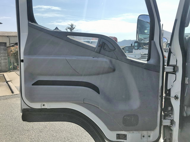 三菱ふそうキャンター平ボディ小型（2t・3t）[写真30]