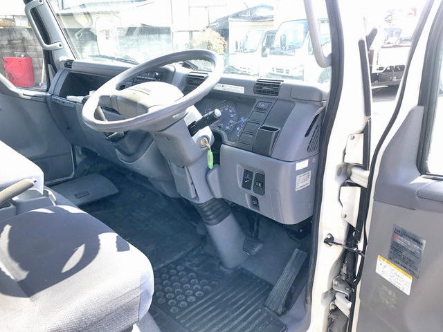三菱ふそうキャンター平ボディ小型（2t・3t）[写真36]
