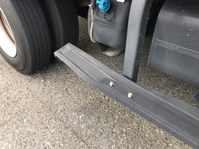 三菱ふそうキャンター平ボディ小型（2t・3t）[写真20]