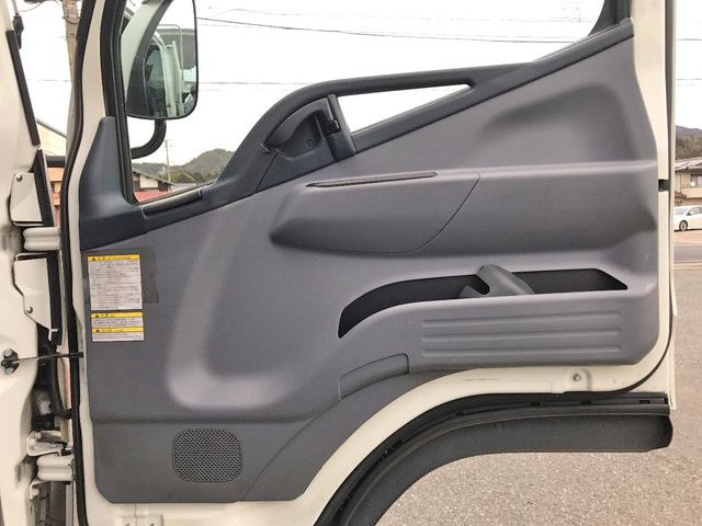 三菱ふそうキャンター平ボディ小型（2t・3t）[写真29]