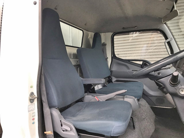 三菱ふそうキャンター平ボディ小型（2t・3t）[写真30]