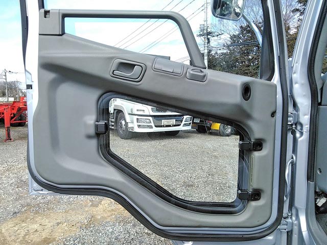 三菱ふそうファイター平ボディ中型（4t）[写真26]