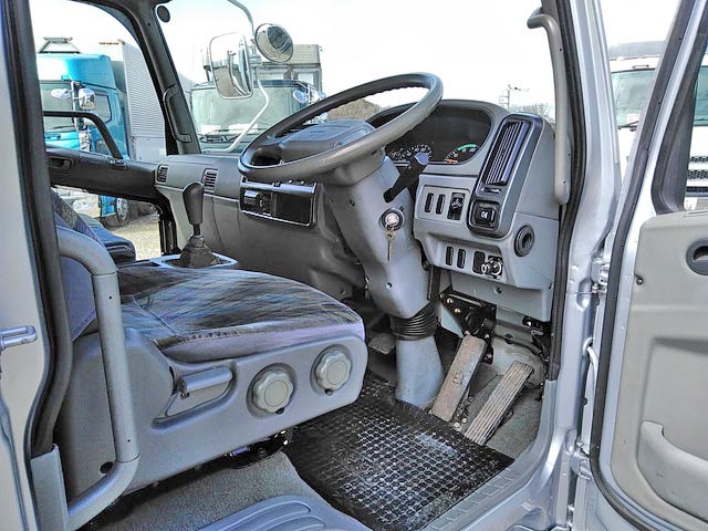 三菱ふそうファイター平ボディ中型（4t）[写真32]