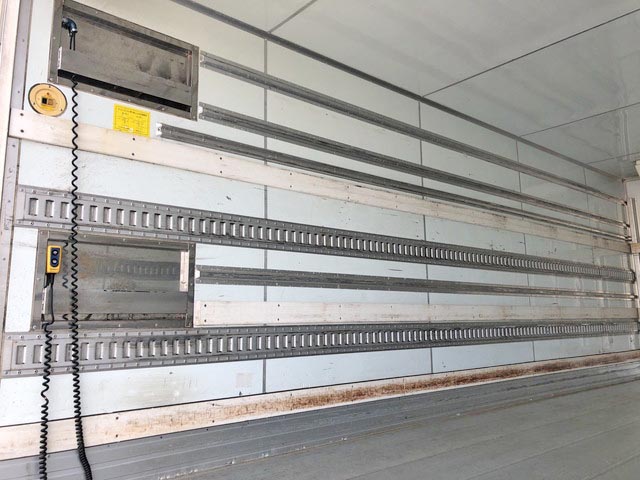 いすゞフォワード冷凍車（冷蔵車）中型（4t）[写真12]