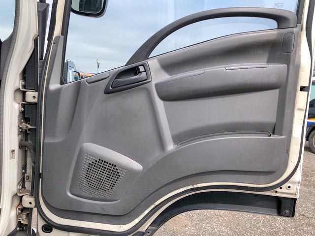 いすゞフォワード冷凍車（冷蔵車）中型（4t）[写真29]