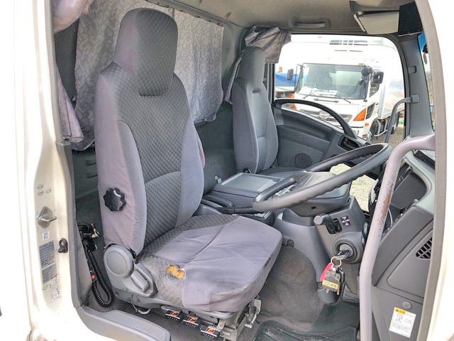 いすゞフォワード冷凍車（冷蔵車）中型（4t）[写真32]