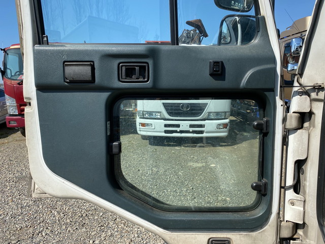 UDトラックスコンドルアルミウイング小型（2t・3t）[写真24]