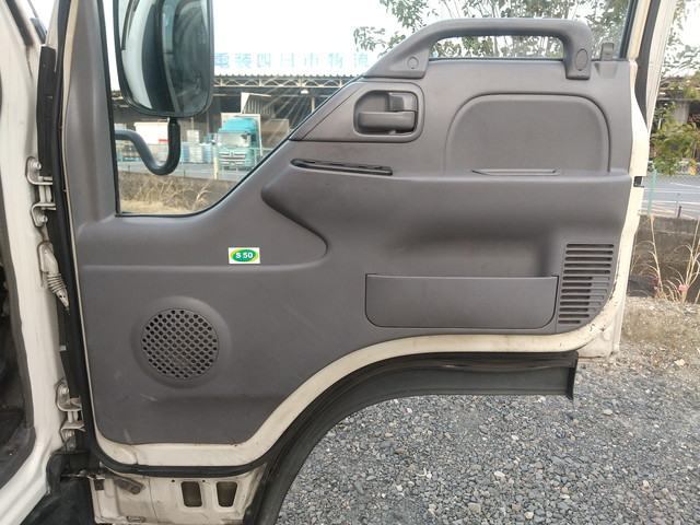 いすゞエルフアルミバン小型（2t・3t）[写真30]