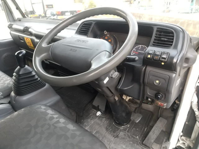 いすゞエルフアルミバン小型（2t・3t）[写真32]