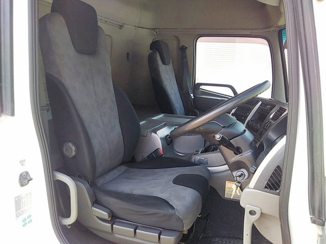 UDトラックスクオンアルミウイング大型（10t）[写真29]