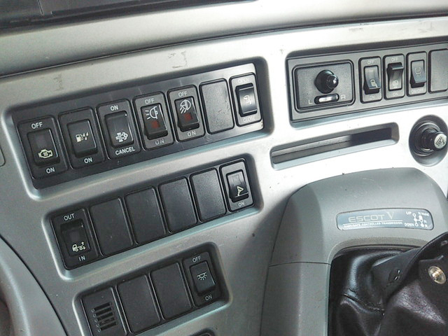 UDトラックスクオンアルミウイング大型（10t）[写真37]