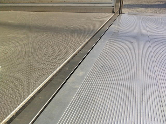 UDトラックスコンドルパネルバン小型（2t・3t）[写真17]