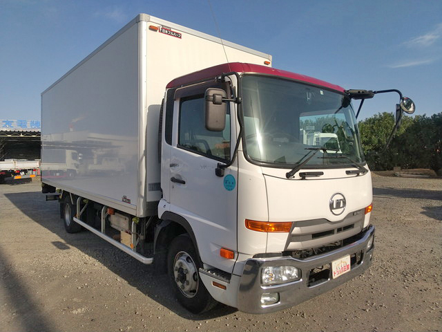 UDトラックスコンドルパネルバン小型（2t・3t）[写真03]