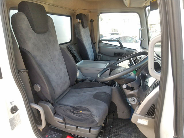 UDトラックスコンドルパネルバン小型（2t・3t）[写真30]