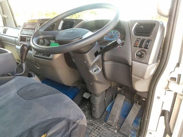 UDトラックスコンドルパネルバン小型（2t・3t）[写真31]