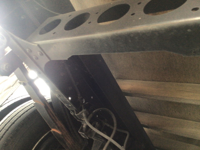 いすゞエルフ平ボディ小型（2t・3t）[写真10]