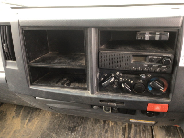 いすゞエルフ平ボディ小型（2t・3t）[写真18]