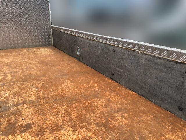 いすゞエルフ平ボディ小型（2t・3t）[写真09]