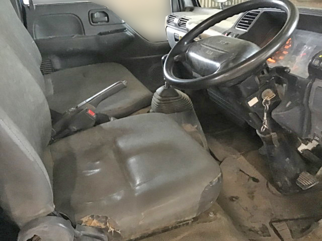 いすゞエルフダンプ小型（2t・3t）[写真15]