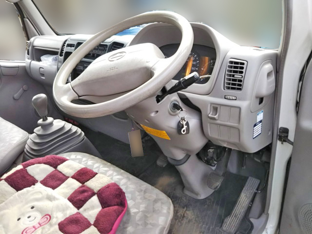 日野デュトロ平ボディ小型（2t・3t）[写真21]