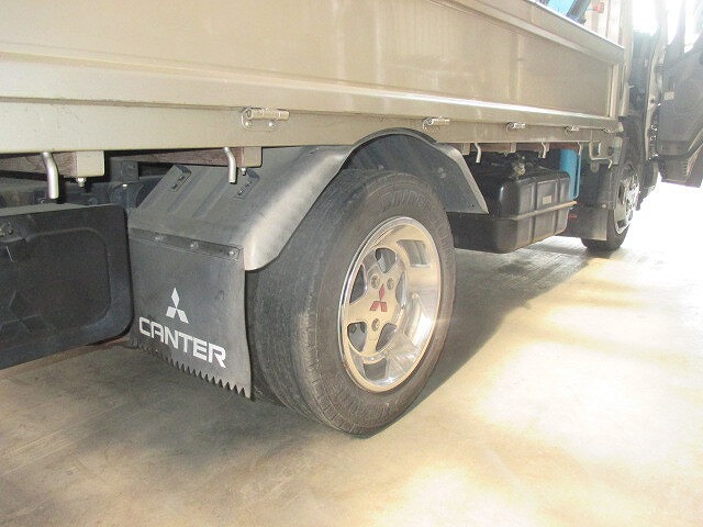 三菱ふそうキャンタークレーン付小型（2t・3t）[写真27]