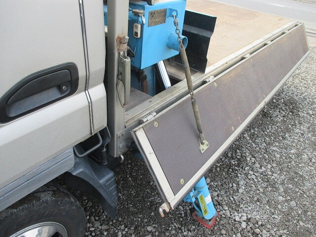 三菱ふそうキャンタークレーン付小型（2t・3t）[写真08]