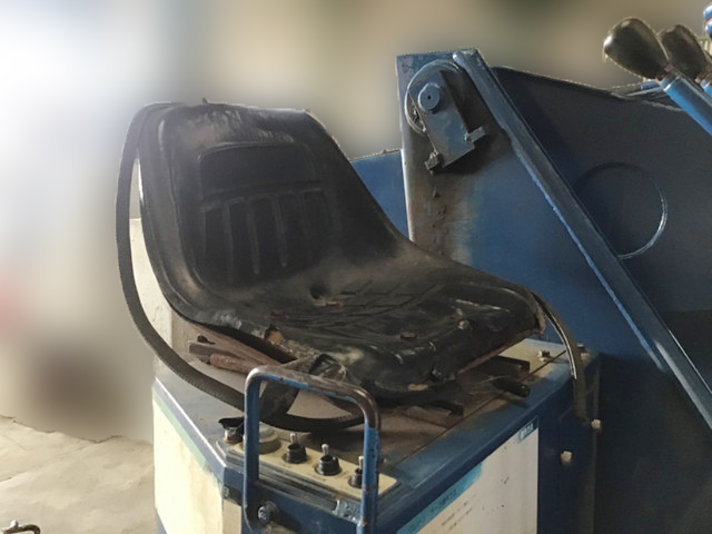 いすゞエルフ穴掘建柱車小型（2t・3t）[写真11]