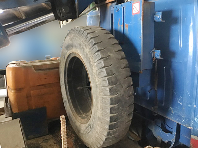 いすゞエルフ穴掘建柱車小型（2t・3t）[写真07]