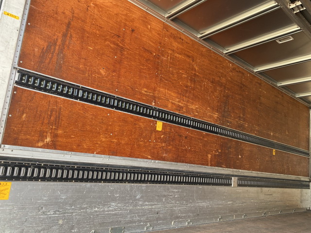 三菱ふそうファイターアルミウイング中型（4t）[写真13]