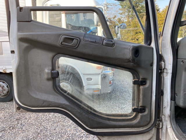 三菱ふそうファイターアルミウイング中型（4t）[写真27]