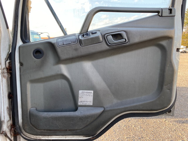 三菱ふそうファイターアルミウイング中型（4t）[写真28]