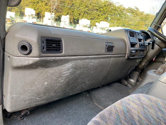 三菱ふそうファイターアルミウイング中型（4t）[写真33]