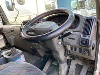 三菱ふそうファイターアルミウイング中型（4t）[写真34]