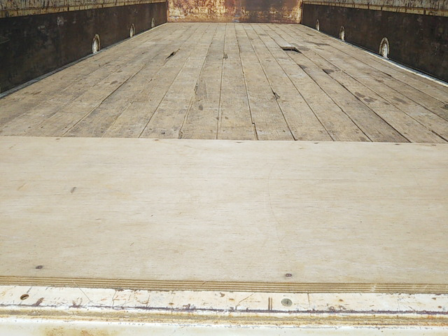 日野レンジャー平ボディ中型（4t）[写真13]