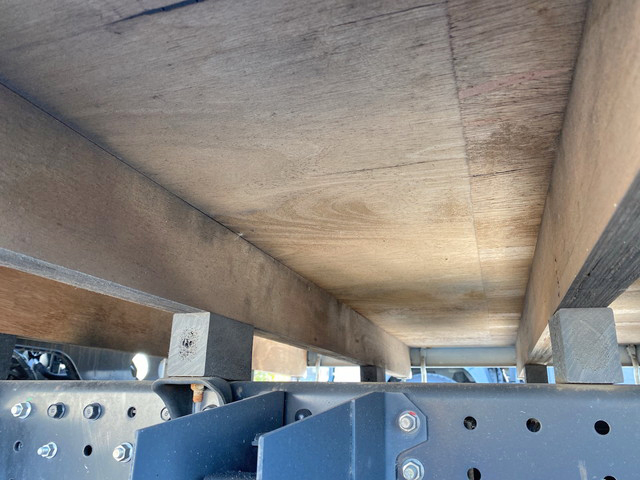 三菱ふそうキャンターガッツ平ボディ小型（2t・3t）[写真22]