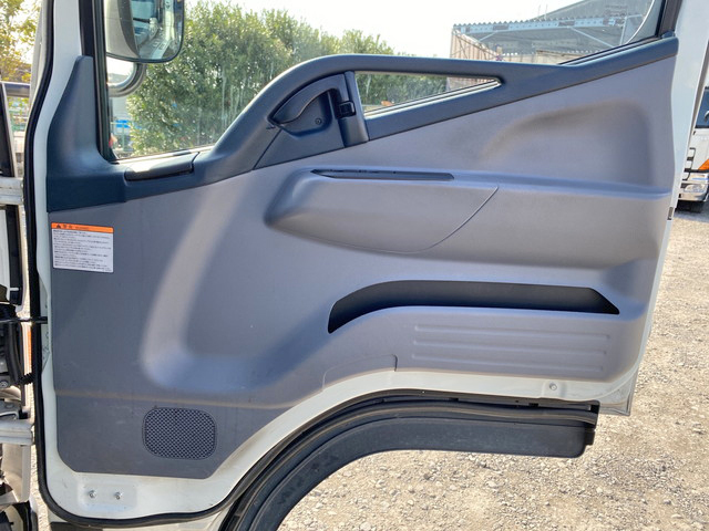 三菱ふそうキャンターガッツ平ボディ小型（2t・3t）[写真30]