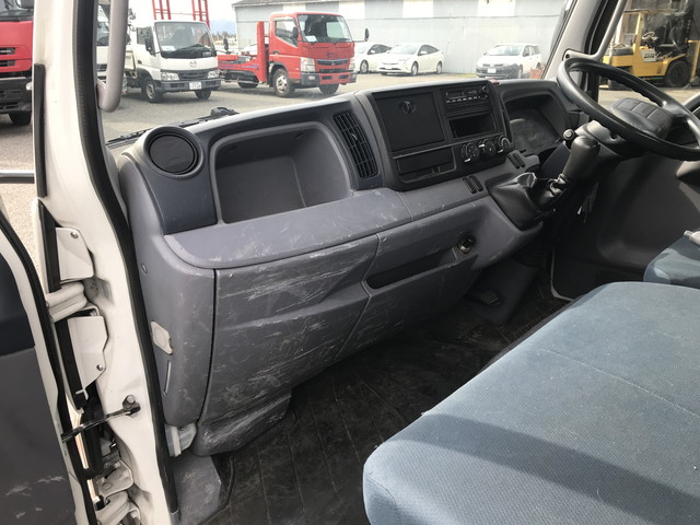 三菱ふそうキャンター平ボディ小型（2t・3t）[写真33]