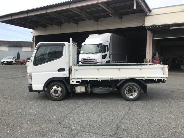三菱ふそうキャンター平ボディ小型（2t・3t）[写真05]