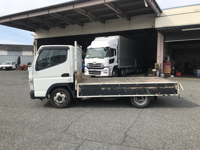 三菱ふそうキャンター平ボディ小型（2t・3t）[写真06]